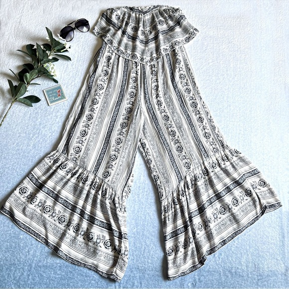 American Eagle Floral Jumpsuit Cold Shoulder Ruffle Hem Ladies Summer Beach - Picture 1 of 14